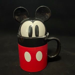 Mickey Mouse mug with lid